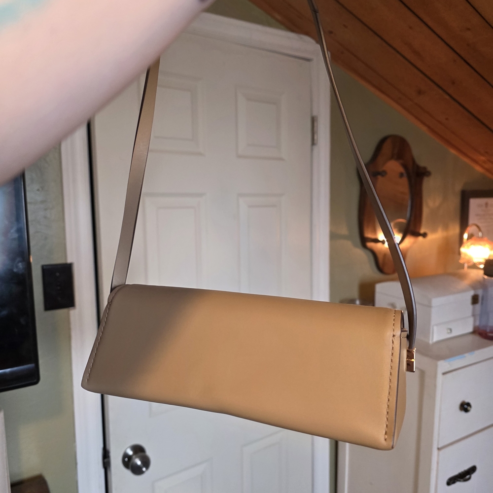 Elegant Cream Leather Michael kors Shoulder Bag - Picture 3 of 5